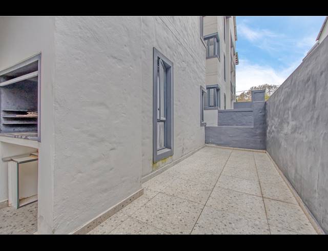 2 BEDROOM APARTMENT FOR SALE IN BRYANSTON
